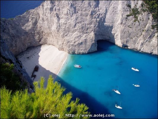 Zakynthos blue sea - wreck